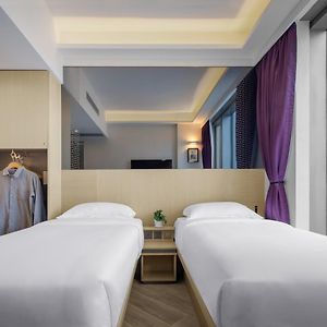 Lion Rock Grand Deluxe Twin Room